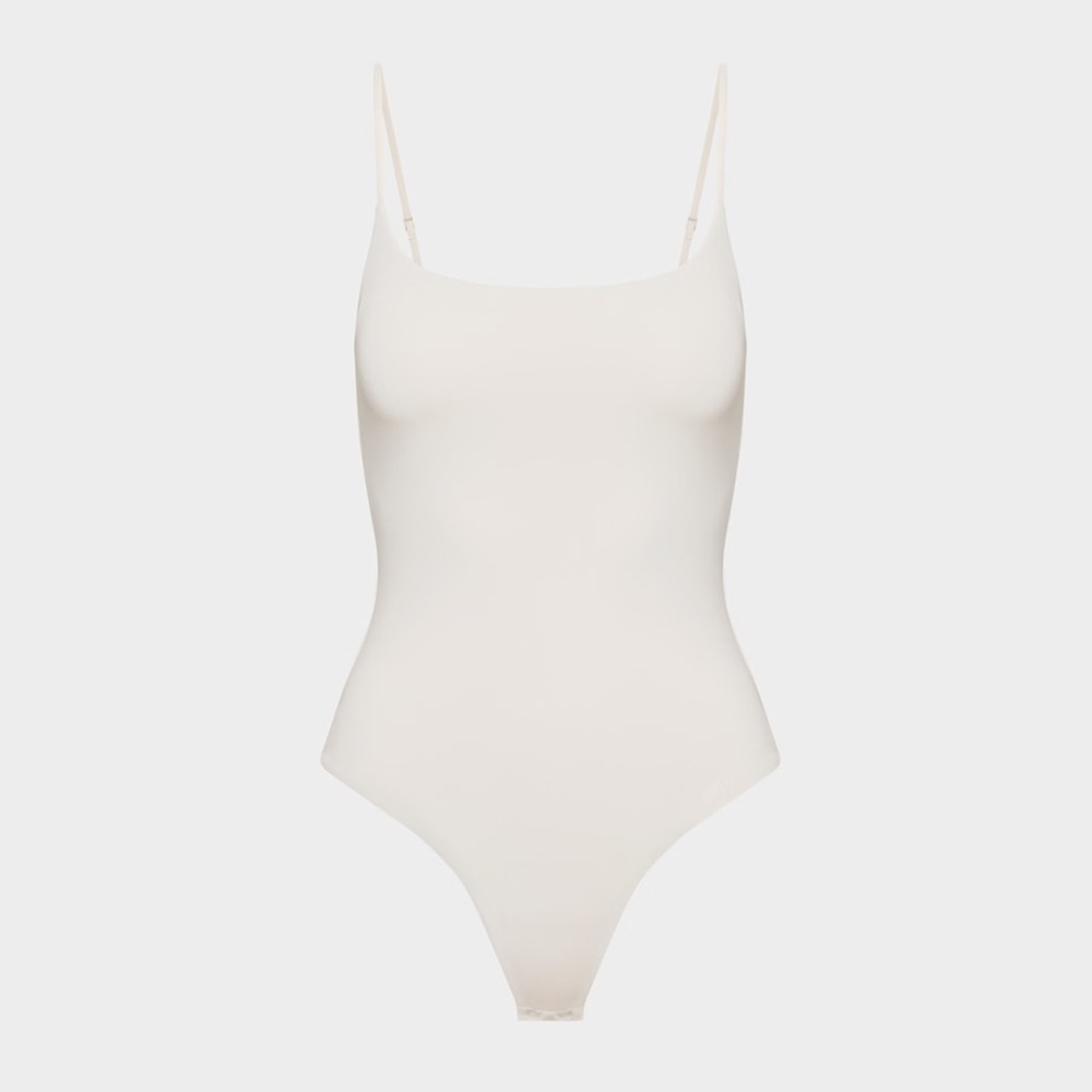 NWT Aritzia Contour Cami Tank size medium in white sand (cream)